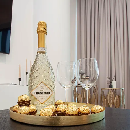 Champion Hanza Tower 2402, Amazing View, 24th Floor, Parking, Pool, Sauna * Szczecin