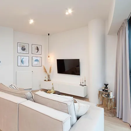 Champion Hanza Tower 2402, Amazing View, 24th Floor, Parking, Pool, Sauna Appartement