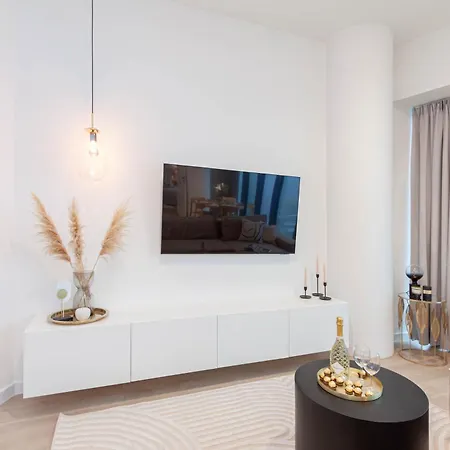 Champion Hanza Tower 2402, Amazing View, 24th Floor, Parking, Pool, Sauna Appartement